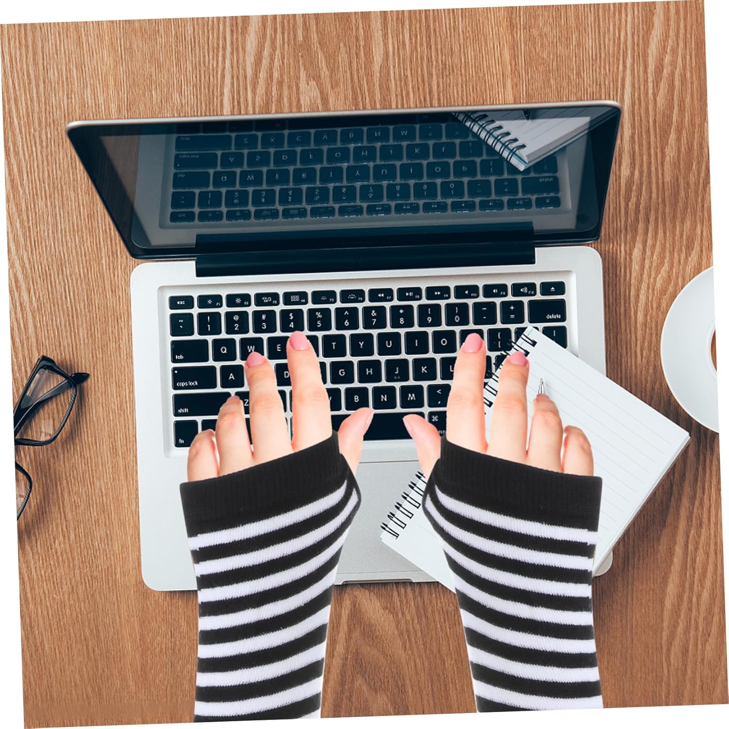 Black Fingerless Gloves for Winter Warmth and Style